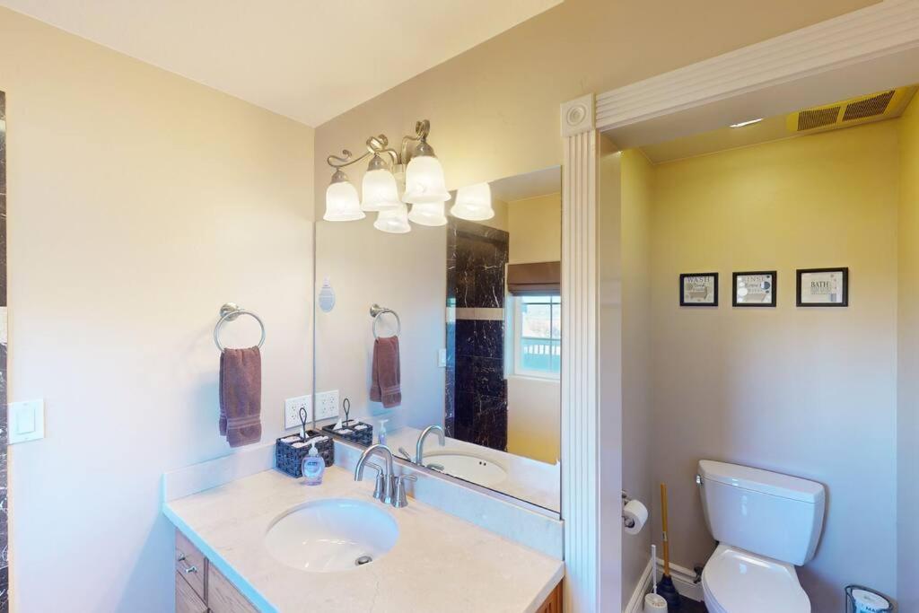 Tacit Shadow Resort Shangri-La King Suite, Gym, Coffee Bar, Hot-Tub, Free Laundry, Food Available Parowan Exterior photo