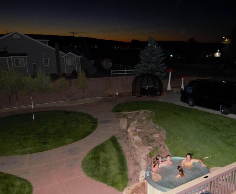 Tacit Shadow Resort Shangri-La King Suite, Gym, Coffee Bar, Hot-Tub, Free Laundry, Food Available Parowan Exterior photo