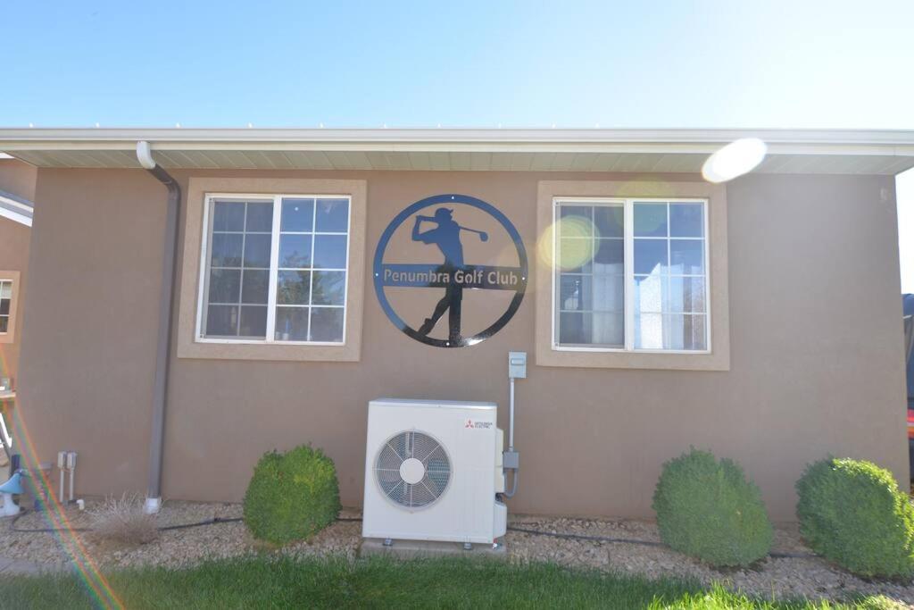 Tacit Shadow Resort Shangri-La King Suite, Gym, Coffee Bar, Hot-Tub, Free Laundry, Food Available Parowan Exterior photo